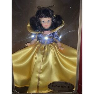 Vintage Walt Disney Classics SNOW WHITE  8'' Doll Horsman 60's   made in USA